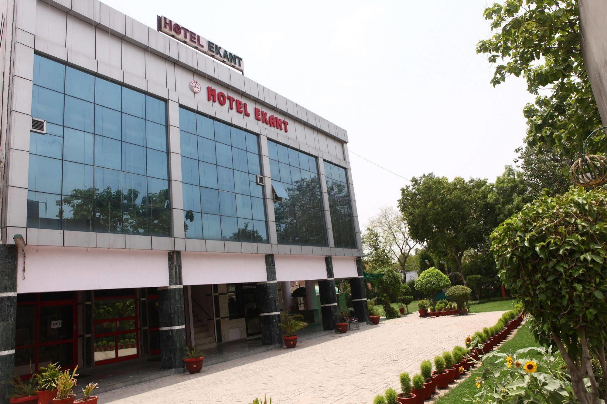 Hotel Ekant Faridabad Dış mekan fotoğraf