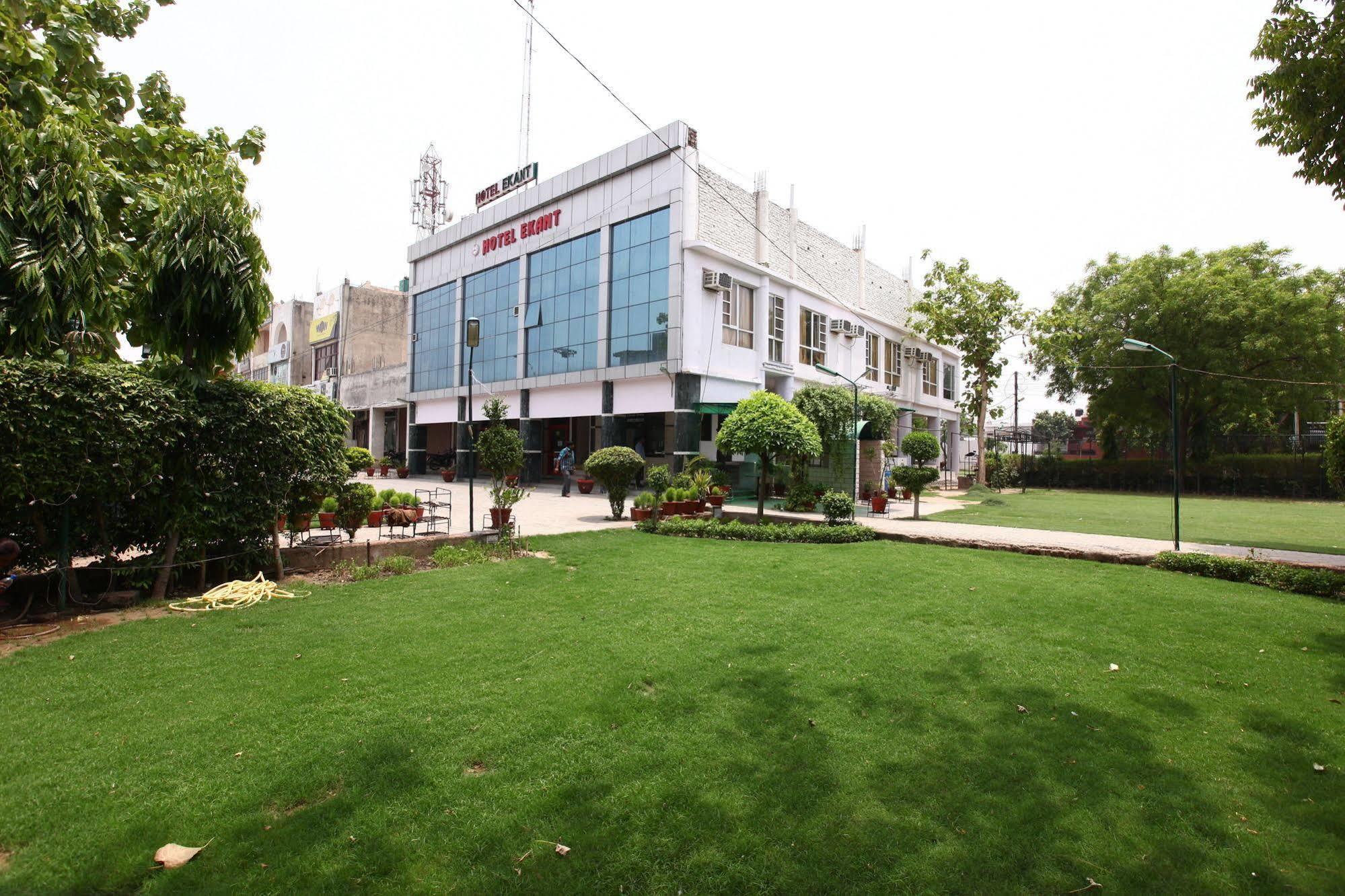 Hotel Ekant Faridabad Dış mekan fotoğraf